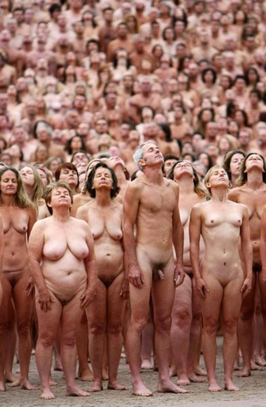 Многого голых женщин 