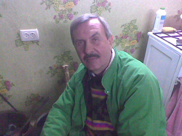Владимир Петров