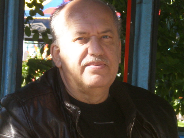Владимир Петров