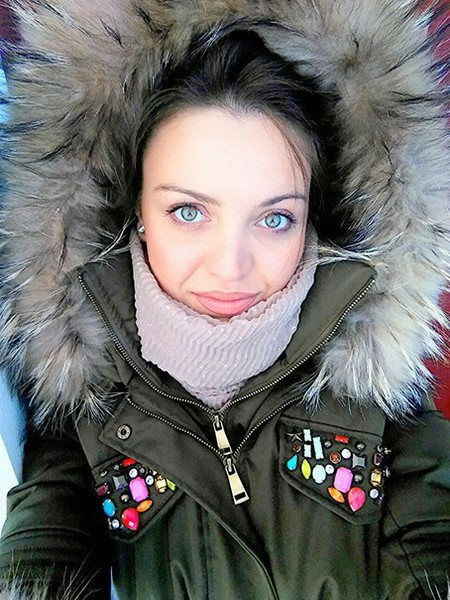 Юля Попова