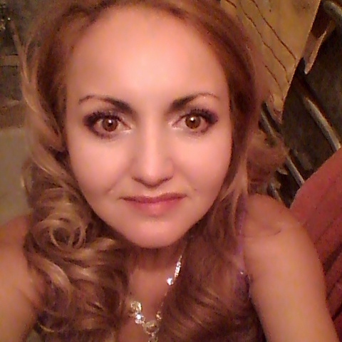 Liliya @->---