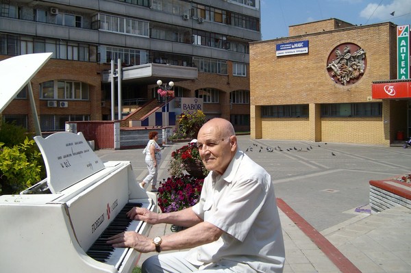 Slava Ezhkov