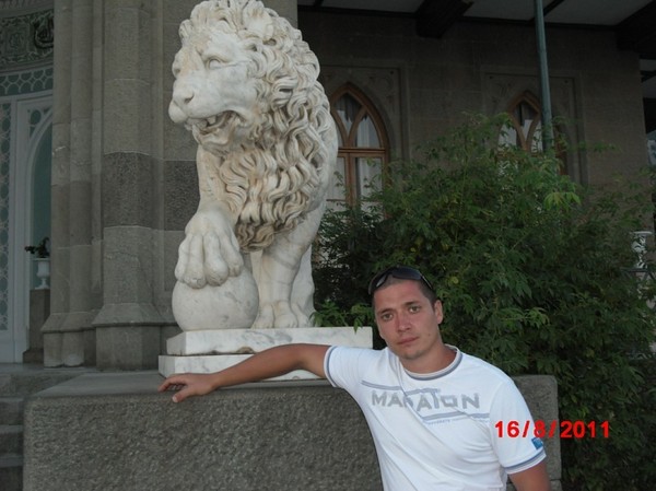 Макс Николаев