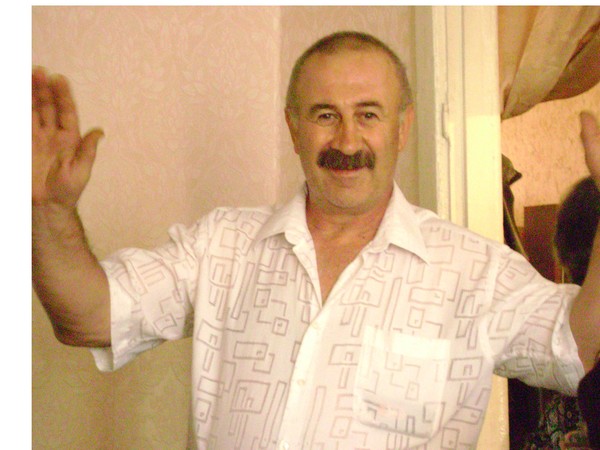 Петр Асланов