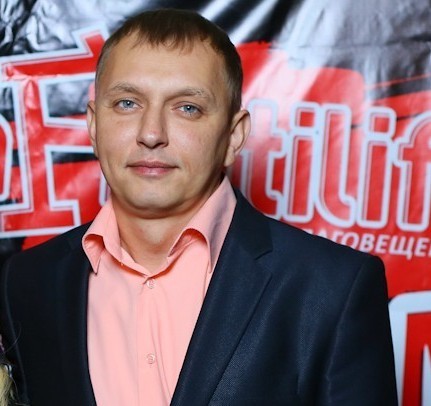 Олег Лазарев