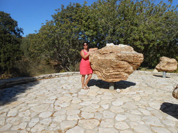 Недоступная М