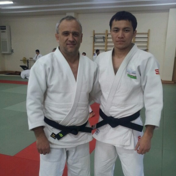 Кахрамон Узаков