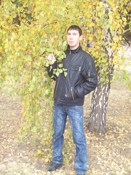 Рустам Хан