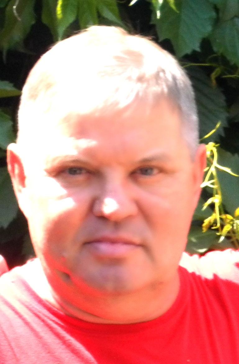 Олег Новиков