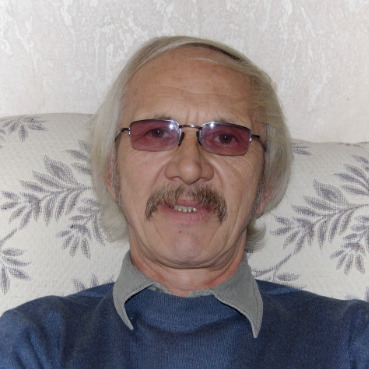 Александр Емельянов