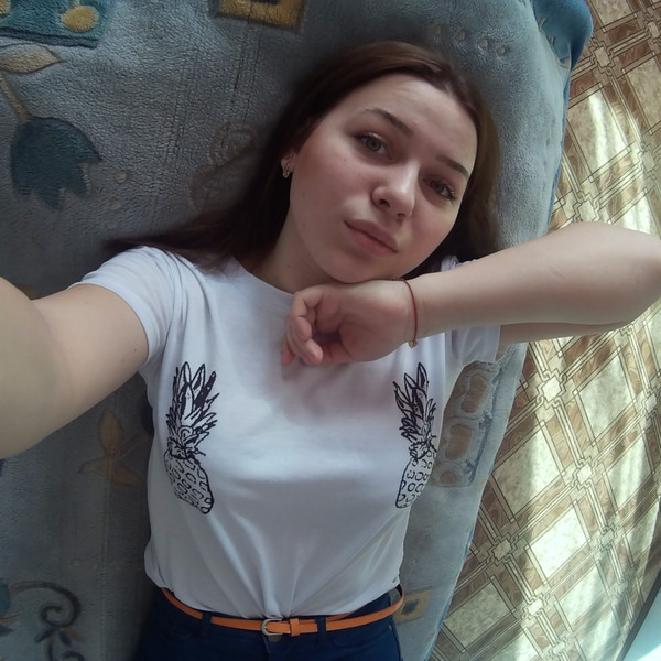 Оленька Серова