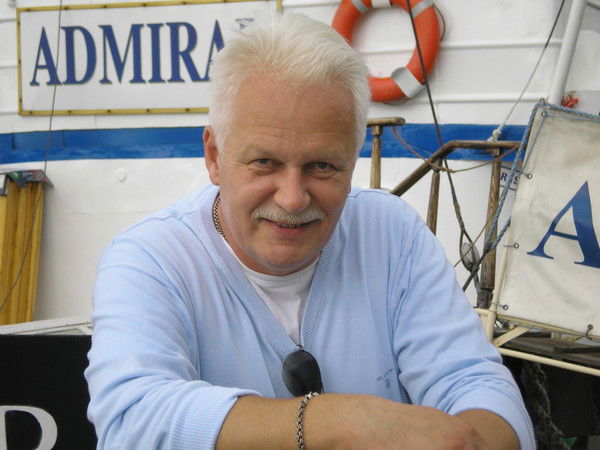 Леонид Тихонов