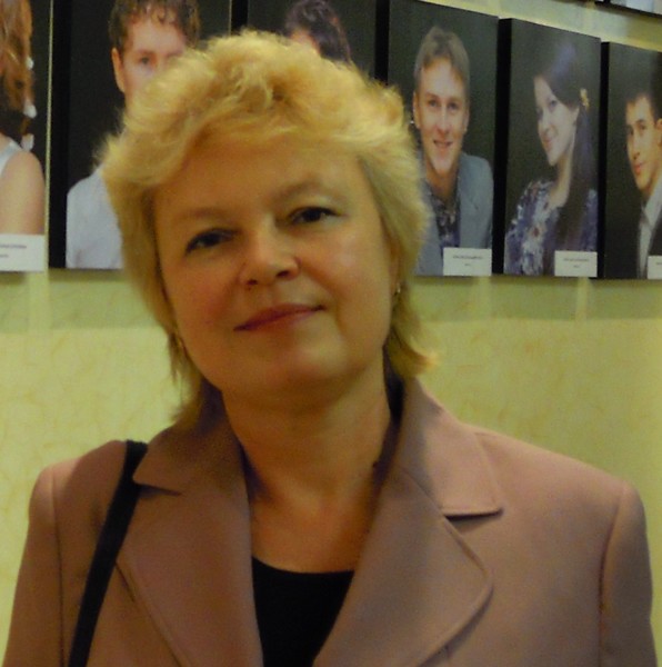 Елена Посадова