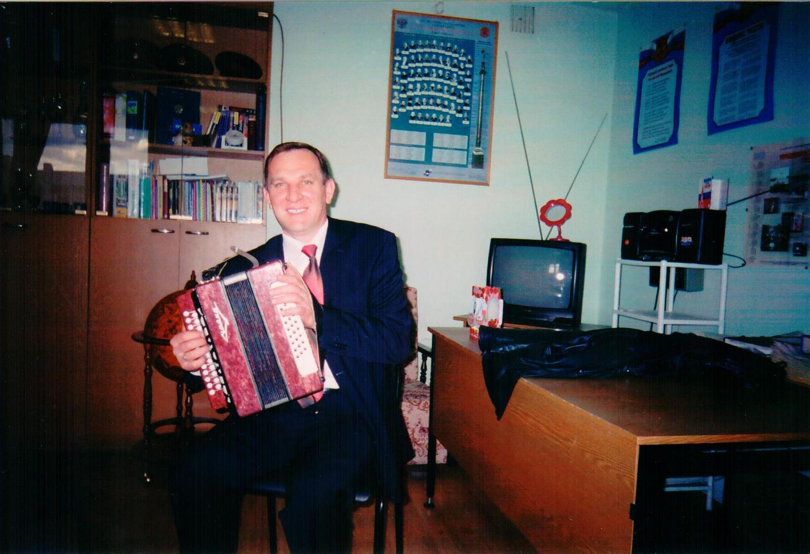 Петр Холод