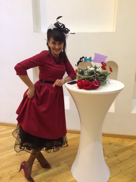 Эля Попова