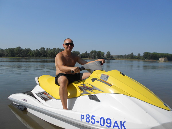 Роман Неверов