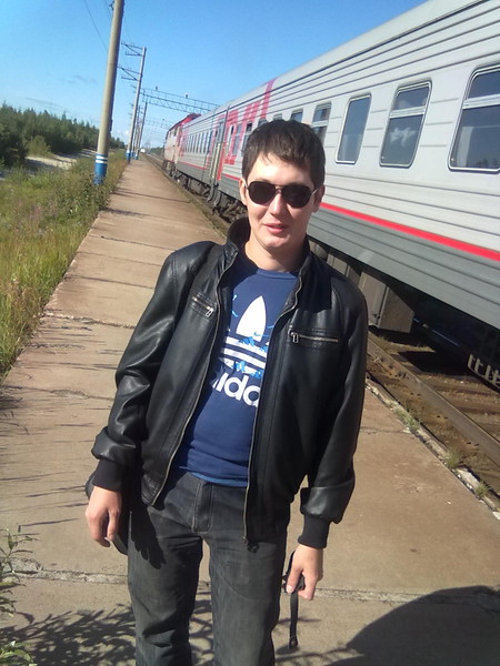 Максим Николаев
