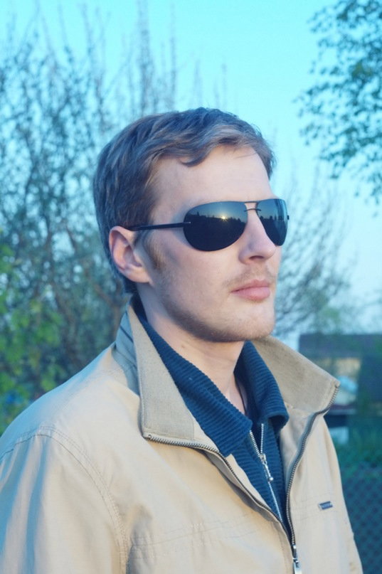 Влад Комаров