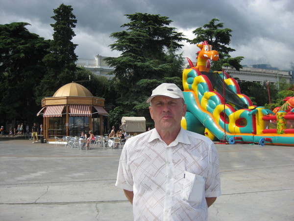 Юрий Тихонов